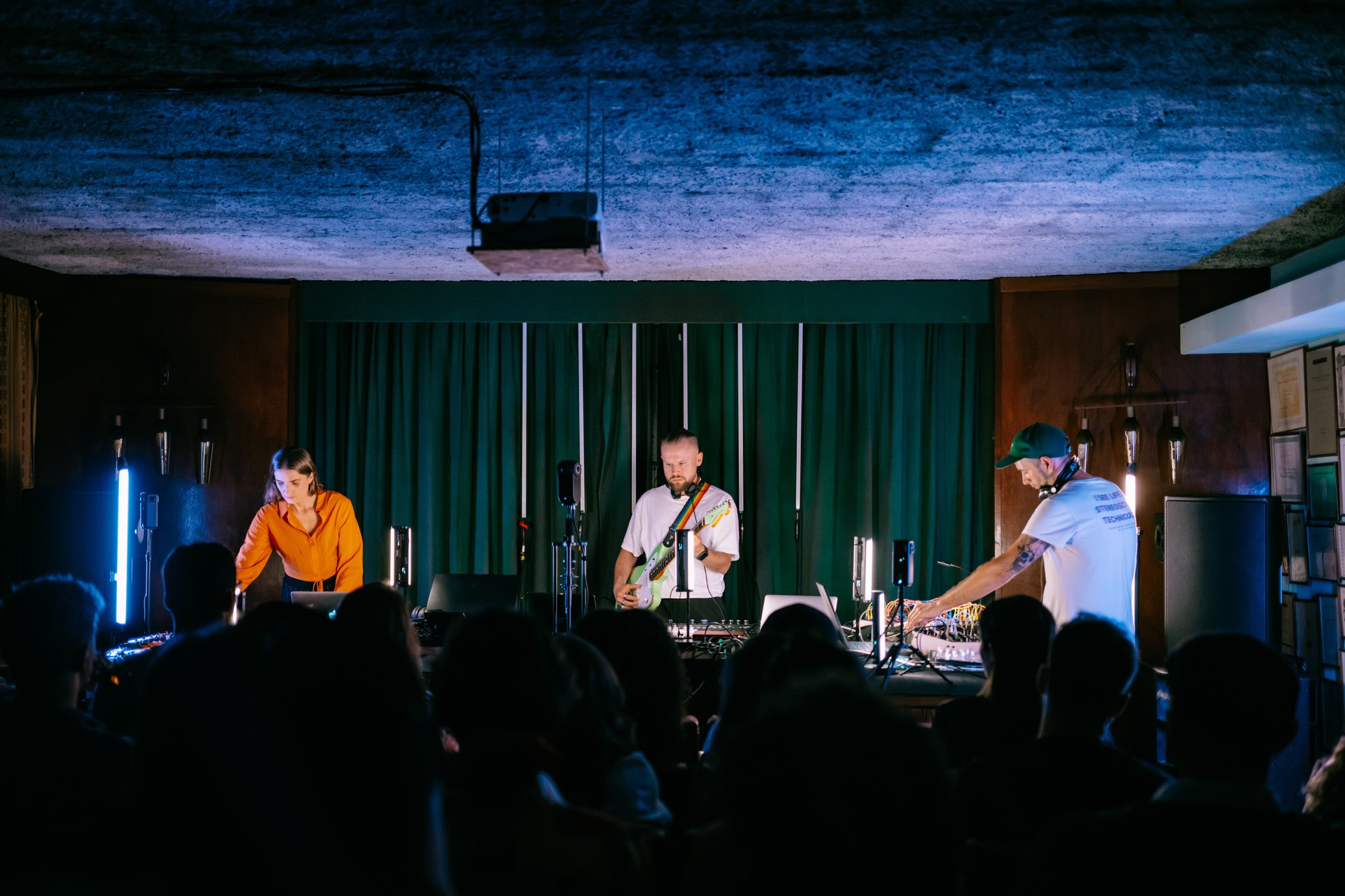 A live electronic set inside the house