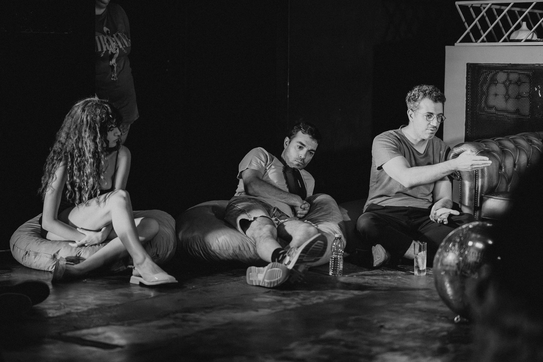 The roundtable in black and white